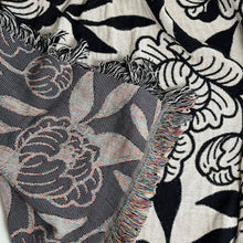 Load image into Gallery viewer, Peony blanket

