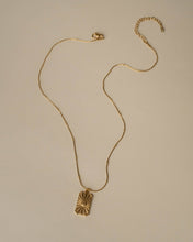 Load image into Gallery viewer, Lila Flower Burst Necklace

